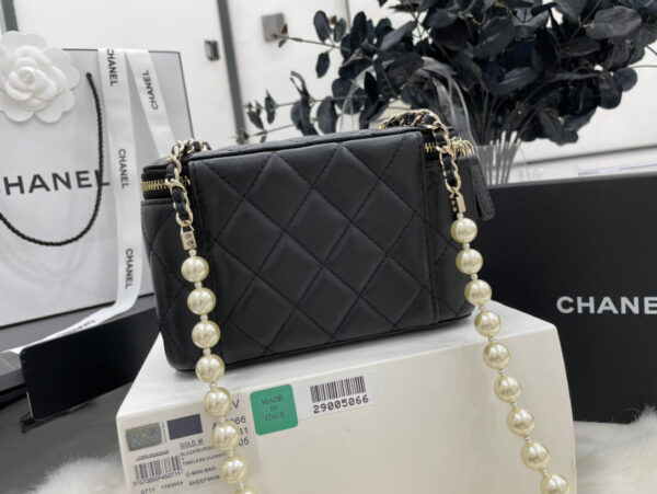 Chanel Small Vanity Case with Chain - Image 5
