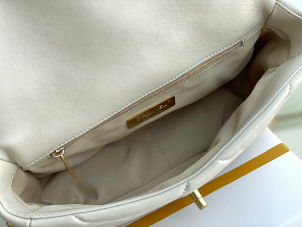 Chanel 19 Bag - Image 3