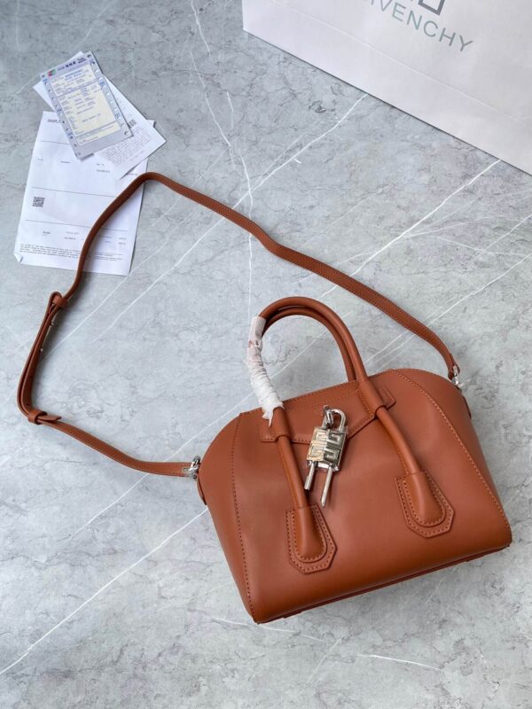 Givenchy Antigona Lock Bag - Image 4