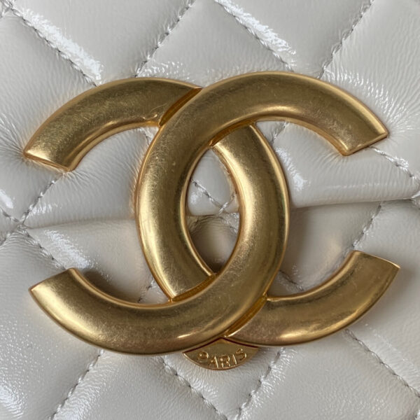 Chanel Leather Flap Bag White - Image 4