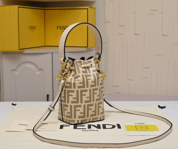 Fendi Mon Tresor Bucket Bag - Image 6