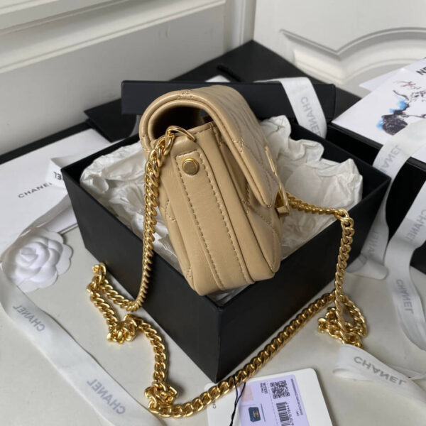 Chanel Leather Flap Bag - Image 6