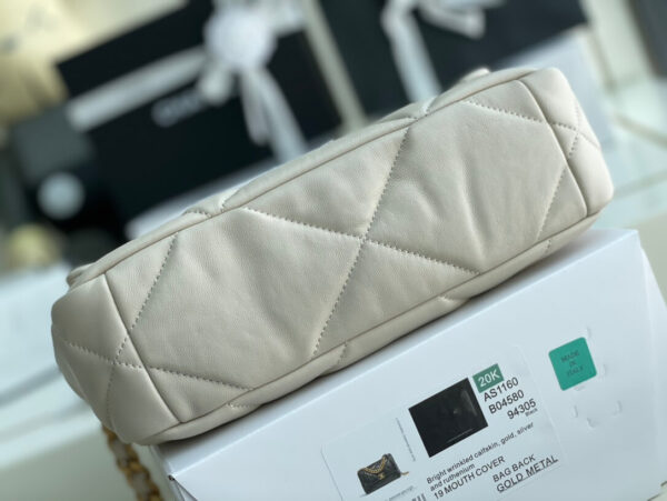 Chanel 19 Bag - Image 8