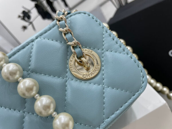 Chanel Small Vanity Case with Chain - Image 7