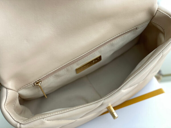 Chanel 19 Bag - Image 5