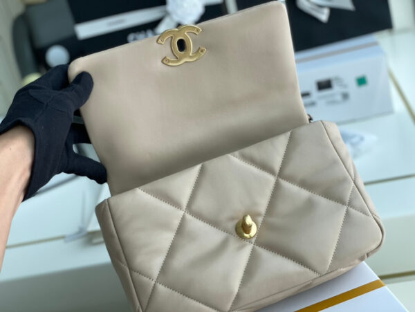 Chanel 19 Bag - Image 6