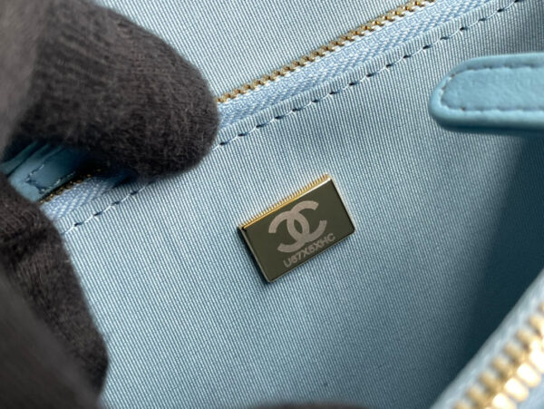 Chanel Caviar Chanel Top Handle Vanity Case - Image 8
