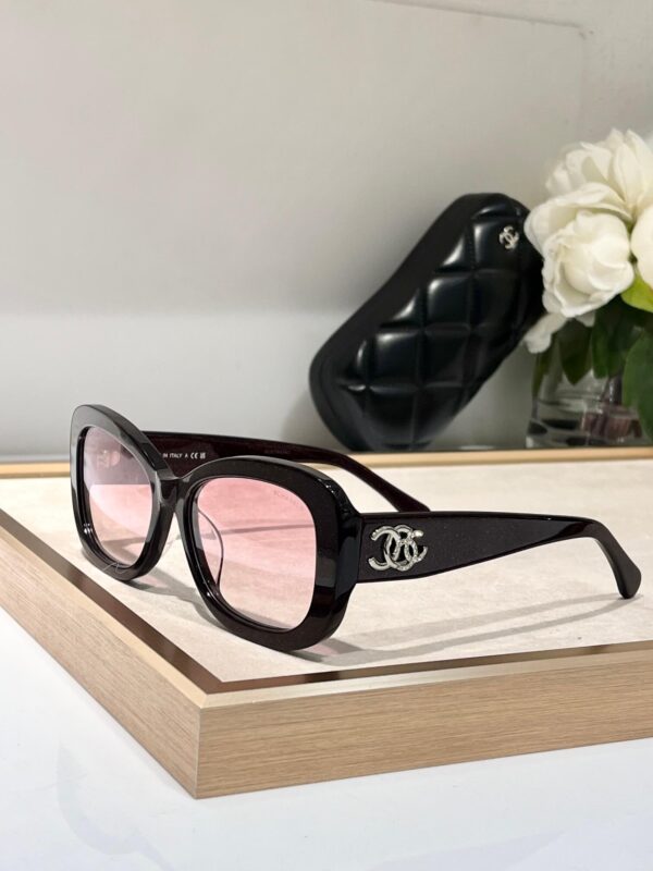 Chanel CC Logo Ladies Sunglasses - Image 7