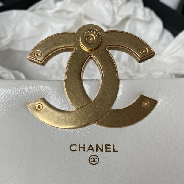 Chanel Leather Flap Bag White - Image 9