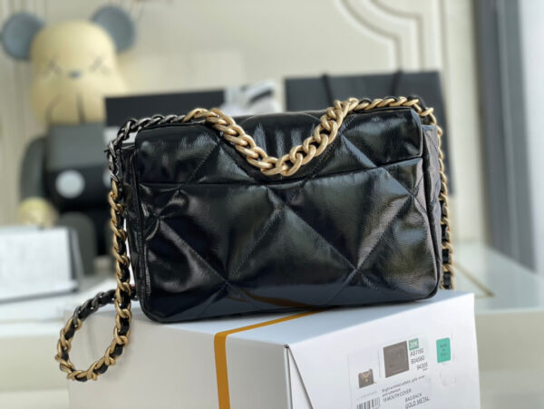 Chanel 19 Bag Black Patent Leather - Image 9