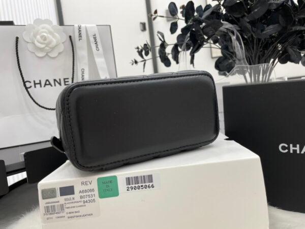 Chanel Small Vanity Case with Chain - Image 6