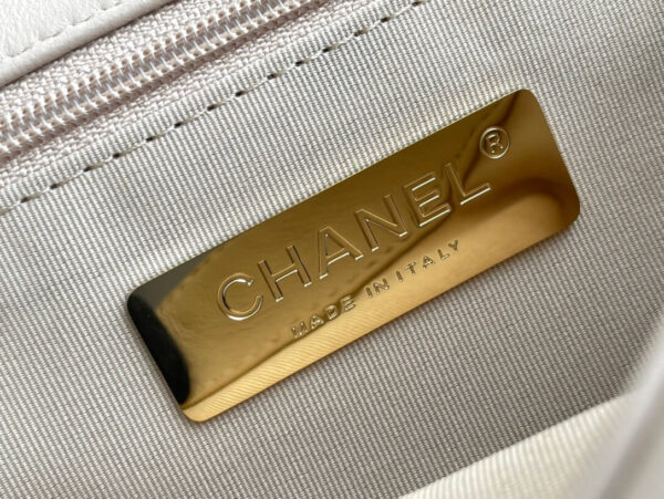 Chanel 19 Bag - Image 7