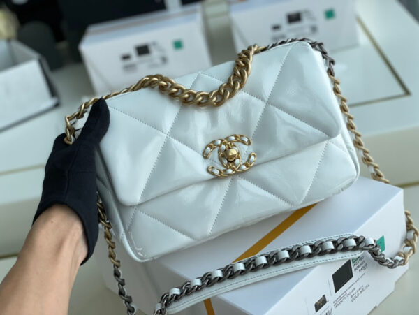 Chanel 19 Bag White Patent Leather - Image 7