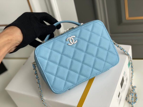 Chanel Caviar Chanel Top Handle Vanity Case - Image 9