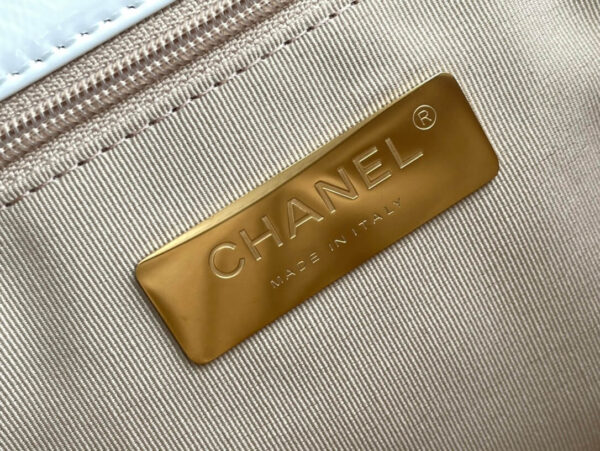 Chanel 19 Bag White Patent Leather - Image 8