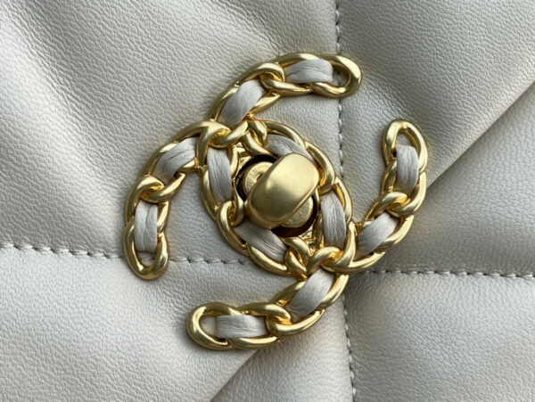 Chanel 19 Bag - Image 9