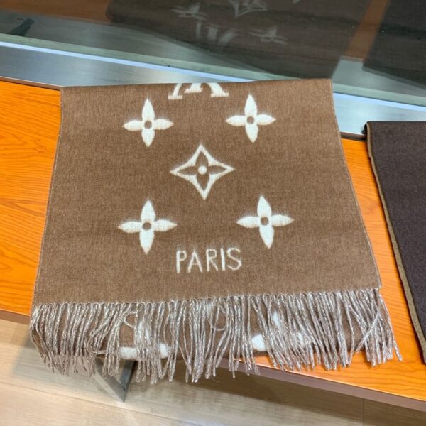 LV Reykjavik Cashmere Scarf - Image 6