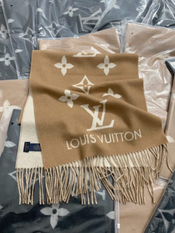 LV Reykjavik Scarf Cherry - Image 4