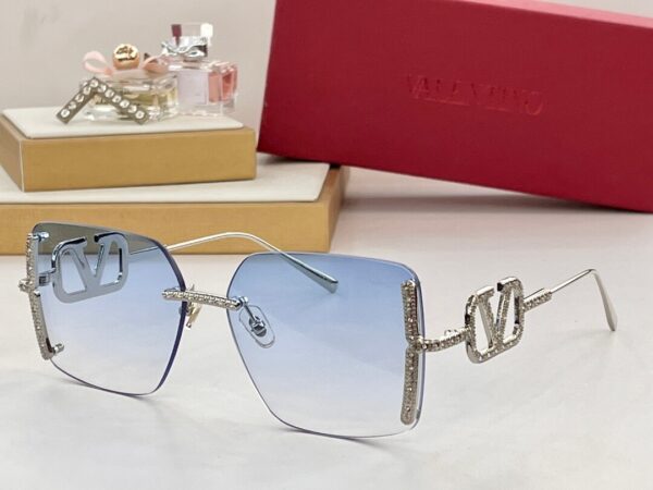 Valentino VA5033 Sunglasses - Image 4