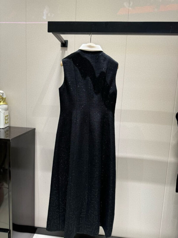 Chanel Sleeveless Dress - Image 4