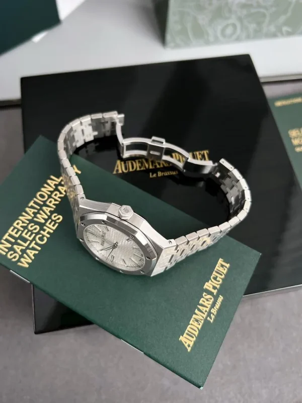Audemars Piguet Royal Oak Green Dial Watch Brand - Image 2