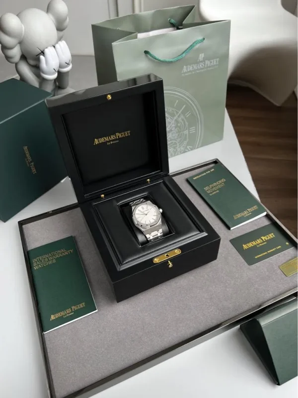 Audemars Piguet Royal Oak Green Dial Watch Brand - Image 3