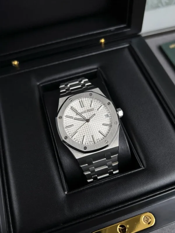 Audemars Piguet Royal Oak Green Dial Watch Brand - Image 6