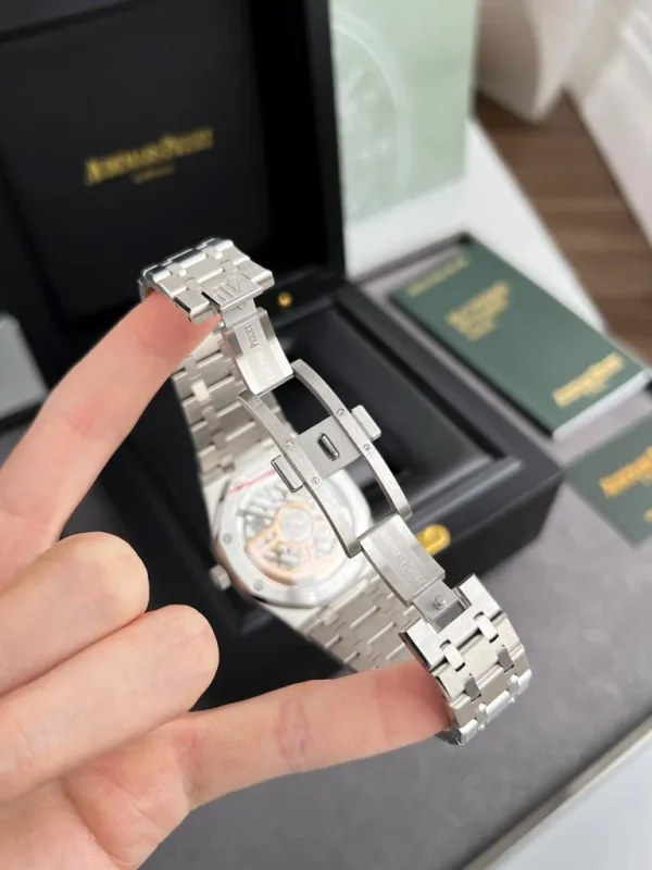 Audemars Piguet Royal Oak Green Dial Watch Brand - Image 8