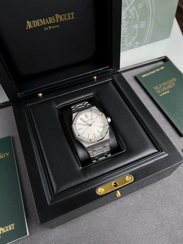Audemars Piguet Royal Oak Green Dial Watch Brand - Image 9