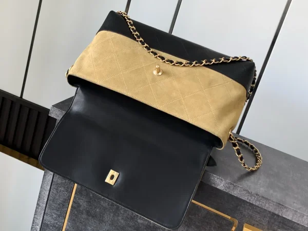 Beige Chanel Business Affinity Suede Flap Satchel - Image 7