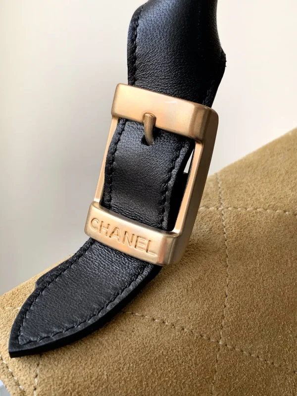 Beige Chanel Business Affinity Suede Flap Satchel - Image 9