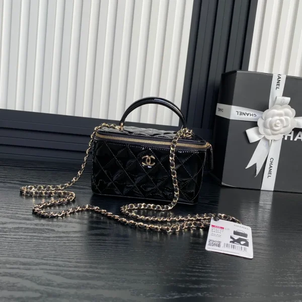 CHANEL Shiny Lambskin Quilted CC Vanity Case Black