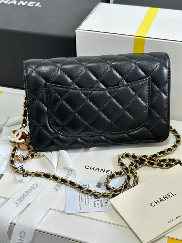 CHANEL Shiny Lambskin Shoulder Bag Crossbody Bag - Image 3