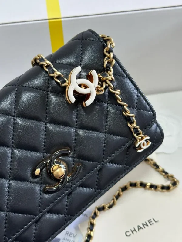 CHANEL Shiny Lambskin Shoulder Bag Crossbody Bag - Image 4