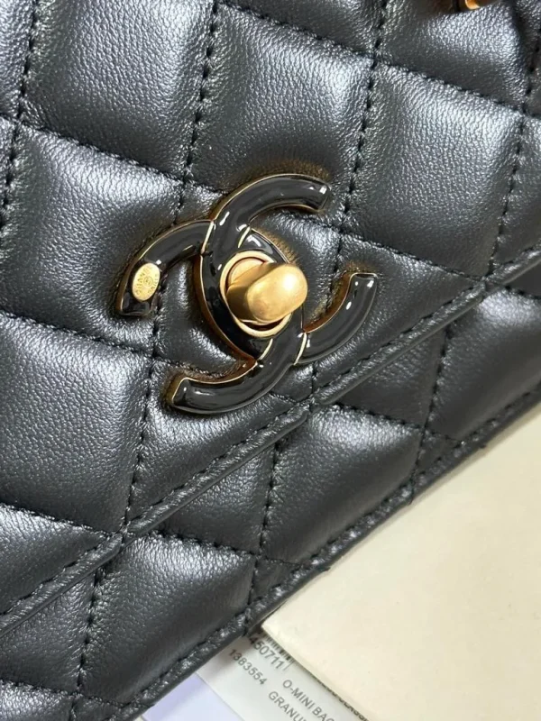 CHANEL Shiny Lambskin Shoulder Bag Crossbody Bag - Image 5