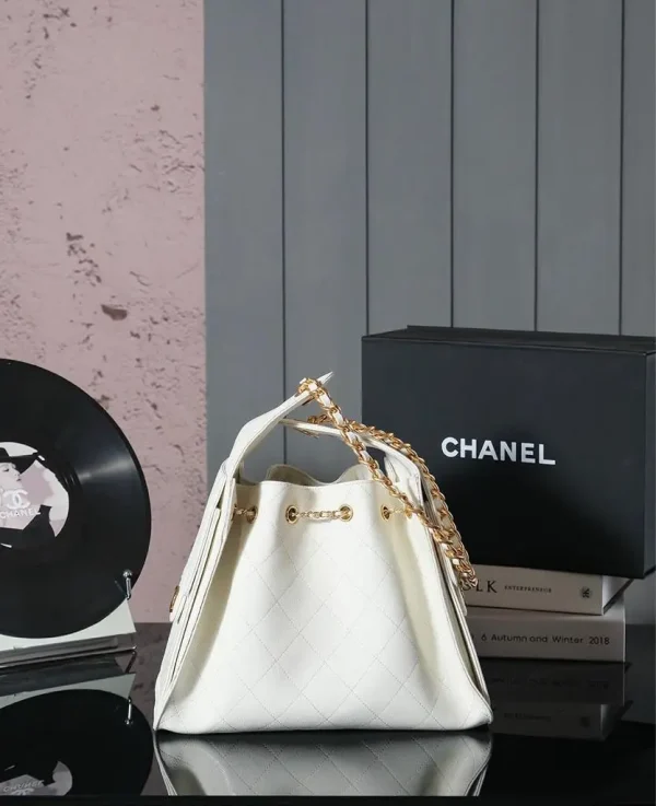 Chanel 25 Medium Handbag, Grained Calfskin - Image 6