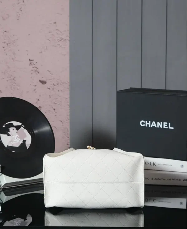 Chanel 25 Medium Handbag, Grained Calfskin - Image 8