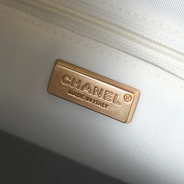 Chanel 25 Medium Handbag, Grained Calfskin - Image 9
