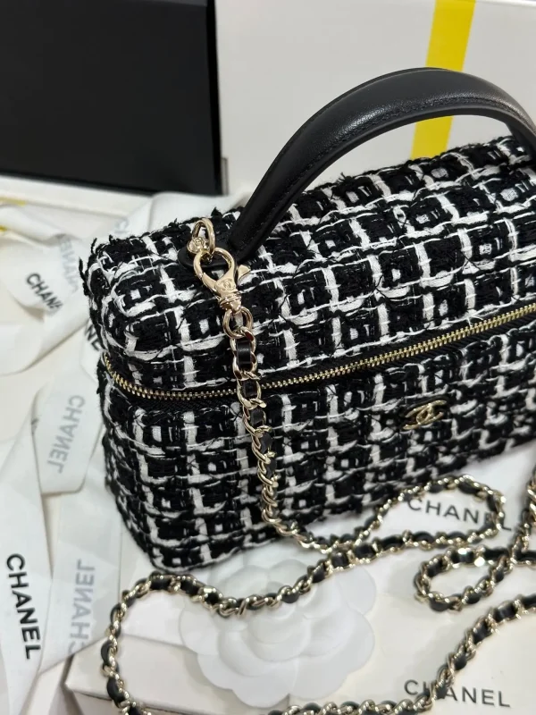 Chanel 25C Black and White Tweed Top Handle Vanity Case - Image 4