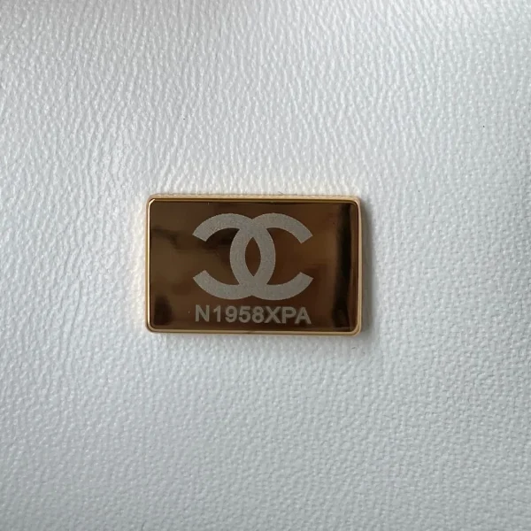 Chanel Classic Medium Flapbag Golden Hardware White - Image 2