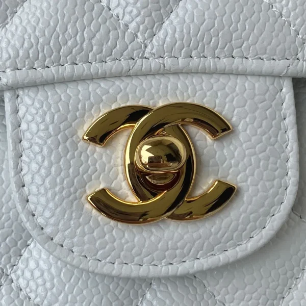 Chanel Classic Medium Flapbag Golden Hardware White - Image 5