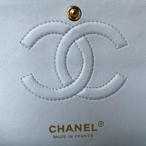 Chanel Classic Medium Flapbag Golden Hardware White - Image 8