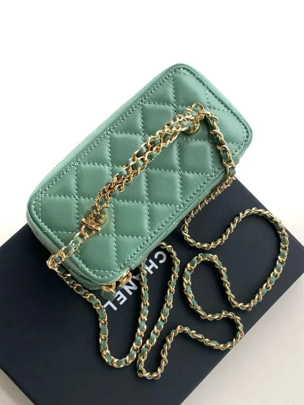 Chanel Pearl Crush Vanity With Chain Green Lambskin Aged Gold Hardware - Image 7