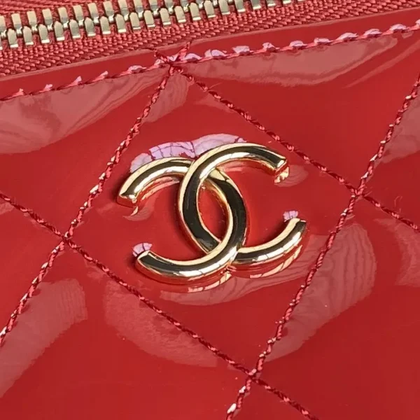 Chanel Red Quilted Lambskin Top Handle Long Vanity Case Aged Gold Hardware - Image 4