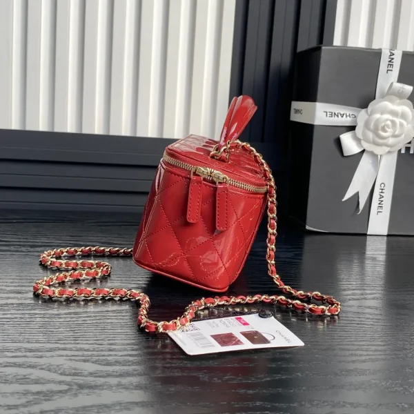 Chanel Red Quilted Lambskin Top Handle Long Vanity Case Aged Gold Hardware - Image 6
