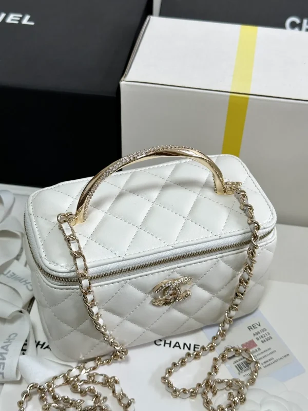 Chanel White Controller Makeup bag - Image 3