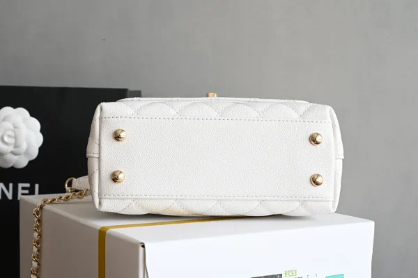 Chanel White Iridescent Quilted Grained Calfskin Extra Mini Flap Bag - Image 4