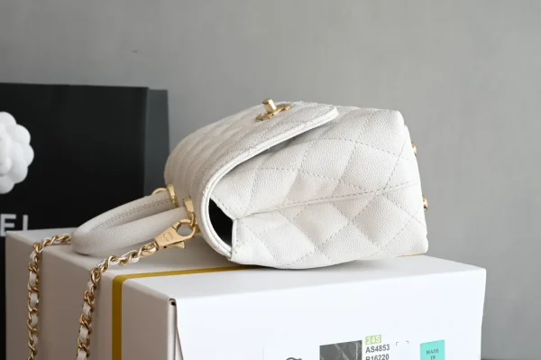 Chanel White Iridescent Quilted Grained Calfskin Extra Mini Flap Bag - Image 5