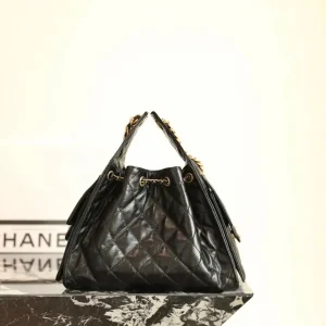 Chanel hobo bag 25c size 30 cm