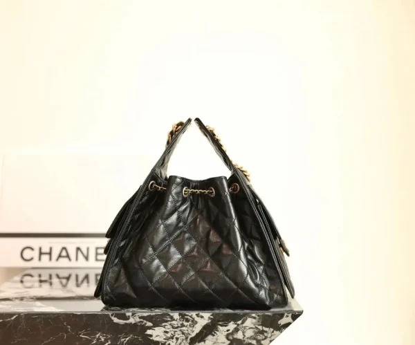 Chanel hobo bag 25c size 30 cm